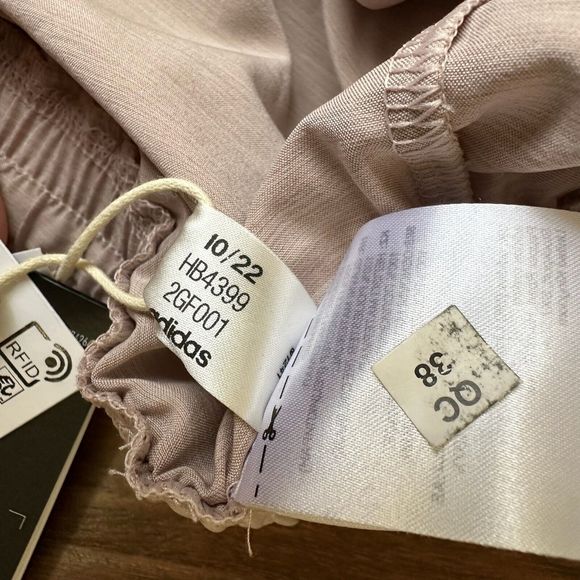 NWT ADIDAS Womens 3-Stripe Aeroready Pacer Woven Shorts in Taupe - Picture 13 of 14